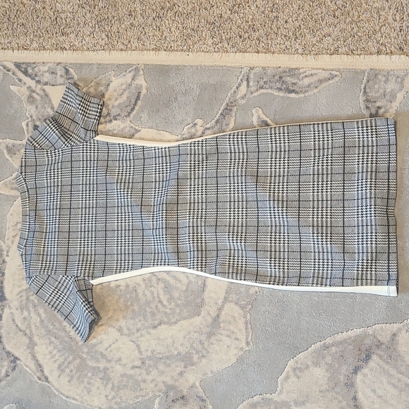 Plain dress - Picture 2 of 2